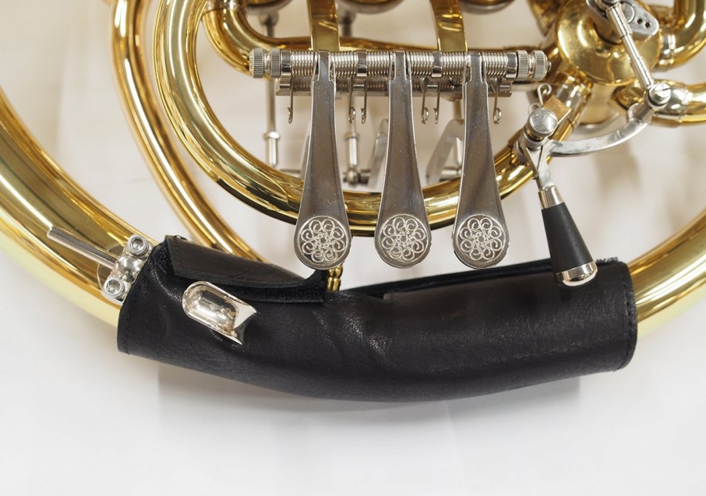 ホルン プロテクター・ホールディングストラップ｜DACオリジナル ホルンマルチレザープロテクター - 管楽器専門店ダク・DAC