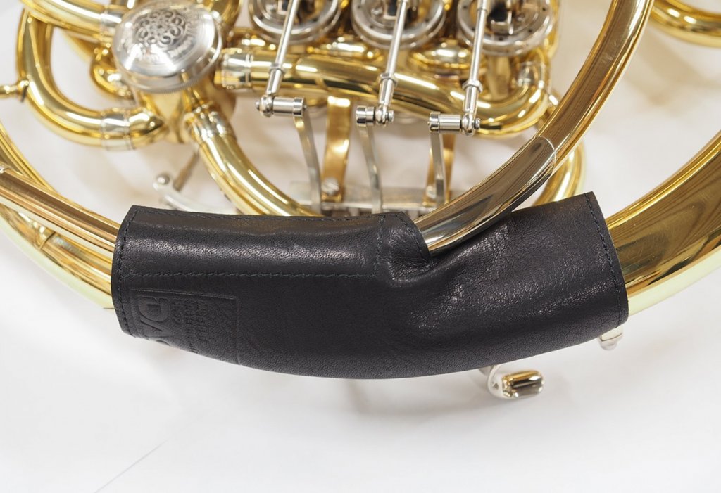 ホルン プロテクター・ホールディングストラップ｜DACオリジナル ホルンマルチレザープロテクター - 管楽器専門店ダク・DAC
