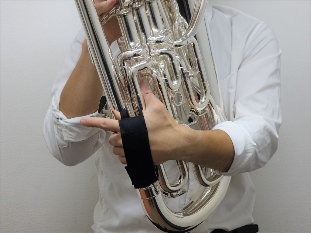 便利なユーフォニアム用アイテム ホールディングストラップ 管楽器は東京の管楽器専門店ダクで